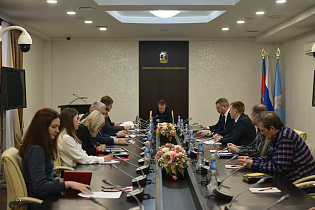 Вячеслав Франк провел совещание по запуску газа на «Вечном огне» Мемориала Славы в Барнауле