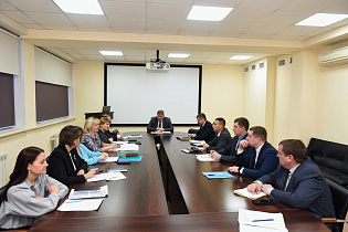 В администрации Барнаула обсудили реализацию программы переселения граждан из аварийного жилья