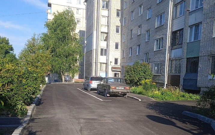 В 24 дворах барнаульских домов завершили асфальтирование в рамках благоустройства по нацпроекту
