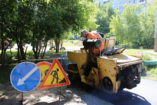 В Барнауле восстанавливают пешеходные дорожки