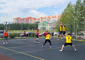 В Индустриальном районе прошел волейбольный турнир среди дворовых команд