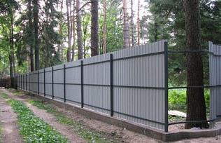 Сотрудники краевой полиции задержали подозреваемого в краже ограды