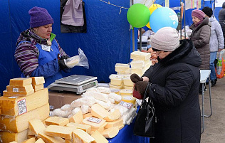 9,7 миллиона рублей составил товарооборот субботней ярмарки в Барнауле