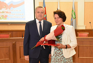 В администрации Барнаула наградили лучших работников сферы торговли 