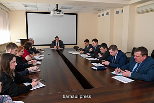 Коммунальные службы продолжают очистку кровель и территорий многоквартирных домов от снега и наледи