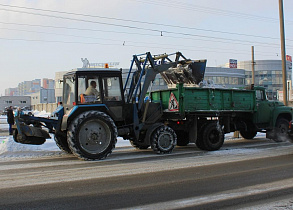 Снегоуборочная техника на дорогах Барнаула 21 ноября 