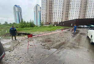 В Барнауле продолжают устранять последствия залповых ливневых осадков