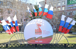 Улицы Барнаула празднично украсили в преддверии Дня Победы