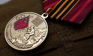 В Барнауле завершается вручение ветеранам юбилейных медалей 80-летия Победы в Великой Отечественной войне