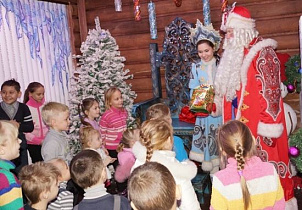 Более трехсот школьников Алтайского края побывали в Барнауле с новогодними турами