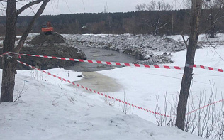 В целях безопасности ограничен доступ людей к реке Барнаулка в районе улицы Вербной на время проведения берегоукрепительных работ