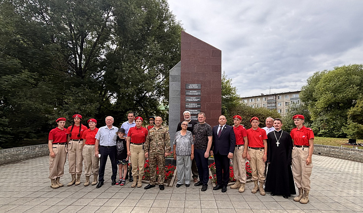 В День ВДВ в Центральном районе прошла торжественная церемония возложения цветов