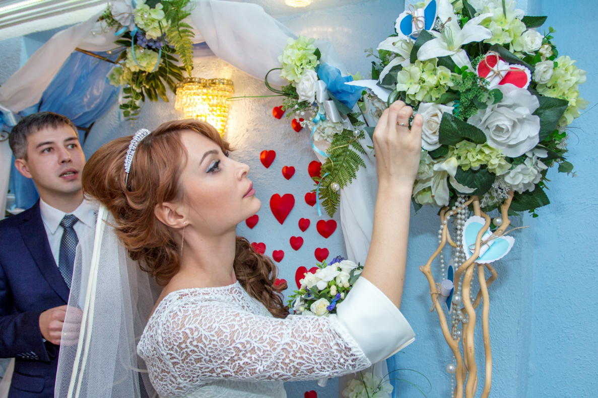 20 барнаульских пар сыграли свадьбу в День влюбленных