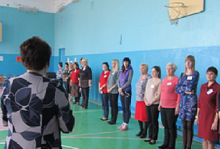 В барнаульской школе провели тренировку по развертыванию пункта выдачи противогазов населению