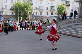 В День Победы на территории Железнодорожного района для жителей и гостей города организовали праздничные программы