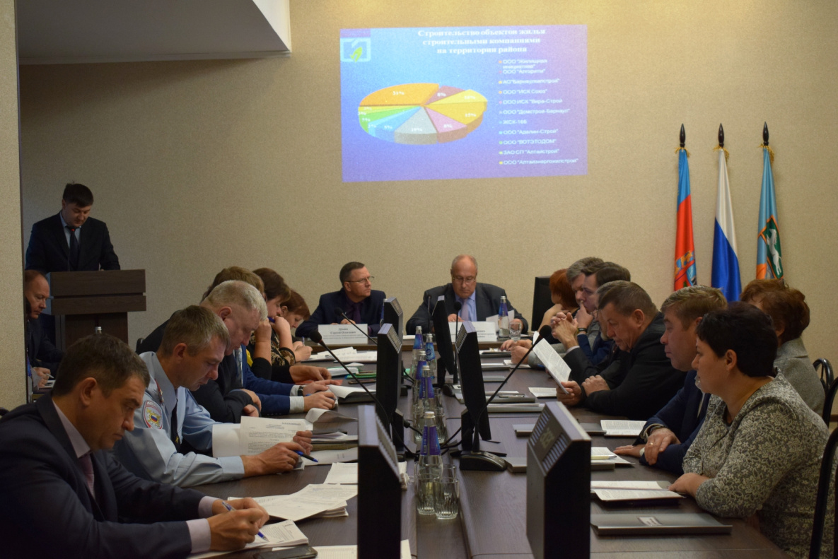 Вопросы строительства и ввода в эксплуатацию жилых домов обсудили на районной коллегии