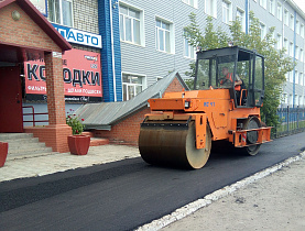 На улице Покровской дорожники восстановили тротуар