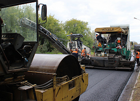 Дорожники начали асфальтировать улицу Мусоргского