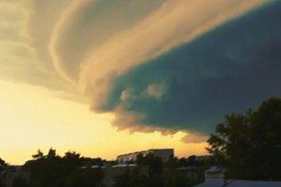 Все службы города Барнаула работают в усиленном режиме над устранением последствий урагана