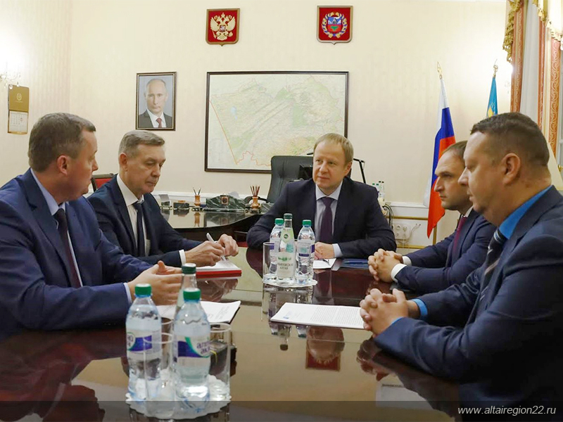 Губернатор Алтайского края Виктор Томенко провел рабочую встречу с новым руководством предприятия «Сибэнергомаш-БКЗ»