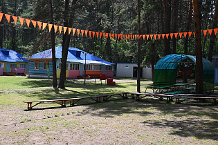 В барнаульских загородных лагерях начали установку модульных медицинских блоков