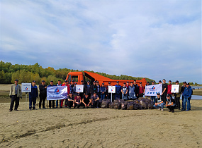 «Росводоканал Барнаул» провел акцию по очистке берега Оби от мусора