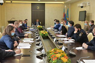 Вячеслав Франк провел заседание по вопросам завершения строительства жилого комплекса Парковый