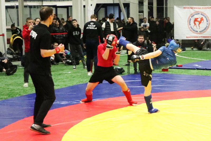 В Барнауле прошли краевые чемпионат и первенство по панкратиону