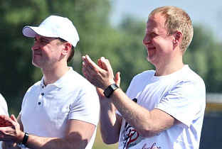 Губернатор Алтайского края Виктор Томенко поприветствовал участников и гостей «Алтайской регаты. Фестиваль Драконов»