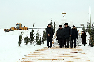 В канун праздника Крещения глава города Сергей Дугин лично проинспектировал обустройство крещенского городка на Речном вокзале