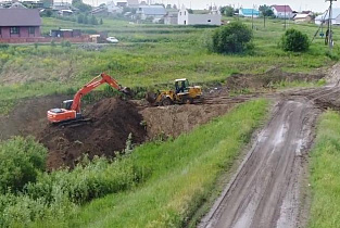 В Барнауле начали строительство дамбы на реке Ляпиха