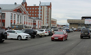 В субботу заработает первая платная парковка на Привокзальной площади  
