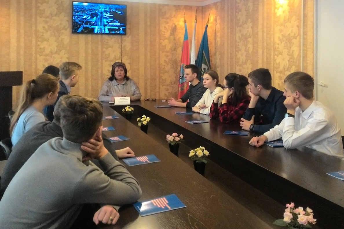 Школьникам барнаульского микрорайона Новосиликатный рассказали о развитии местного самоуправления