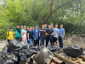 В Барнауле более 30 мешков мусора вывезли из парка «Юбилейный»