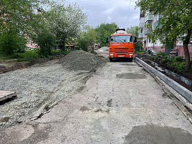 В Барнауле приступили к благоустройству дворов по нацпроекту «Инфраструктура для жизни»