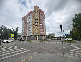 В Барнауле продолжаются плановые работы по обновлению дорожной разметки