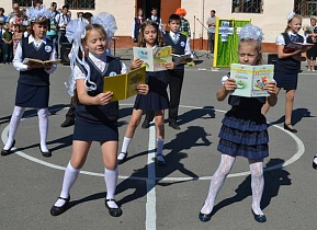 Школьная форма и товары для учебы представлены на объединенной торговой площадке алтайских производителей в Барнауле