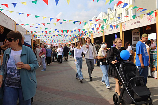 48 000 жителей и гостей города посетили праздничные мероприятия на ул. Мало-Тобольской в День города