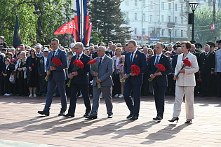 В День Победы на городском Мемориале Славы возложили цветы