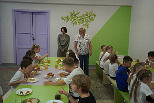 Общественники проверили качество питания в школе №89