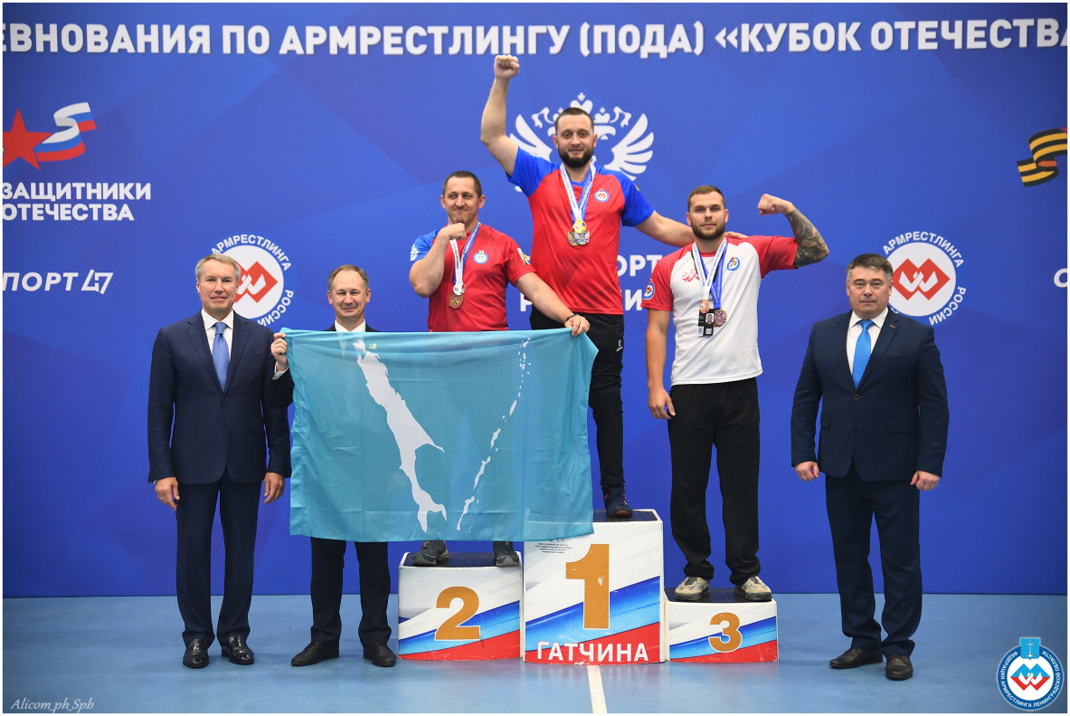 Барнаулец завоевал медали на Всероссийских соревнованиях по армрестлингу среди участников спецоперации 