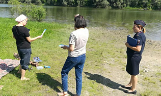 В Барнауле продолжается проведение мероприятий  по безопасности на воде и профилактические противопожарные рейды