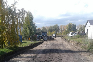 В барнаульском поселке Казенная Заимка по программе инициативного бюджетирования начали ремонт улицы Яблочной