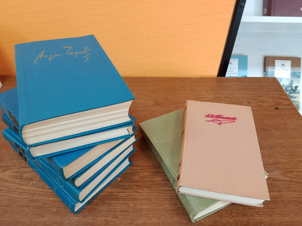 В доме культуры «Центральный» стартовала акция «Книга в подарок библиотеке»