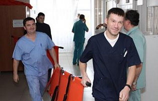 В Алтайском краевом кардиологическом диспансере провели тренировку по эвакуации пациентов при возникновении ЧС