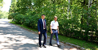 В барнаульском поселке Научный Городок продолжается благоустройство зеленой зоны