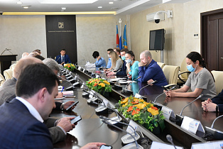 На строительной площадке дома по ул.Парковая, 71 ведутся строительные работы 