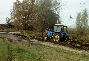 В Барнауле провели опашку территорий, подверженных лесным пожарам