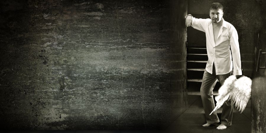 Театр драмы приглашает на комедию "Два ангела, четыре человека"