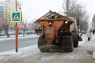 Все силы барнаульской дорожной службы направлены на борьбу с гололедом
